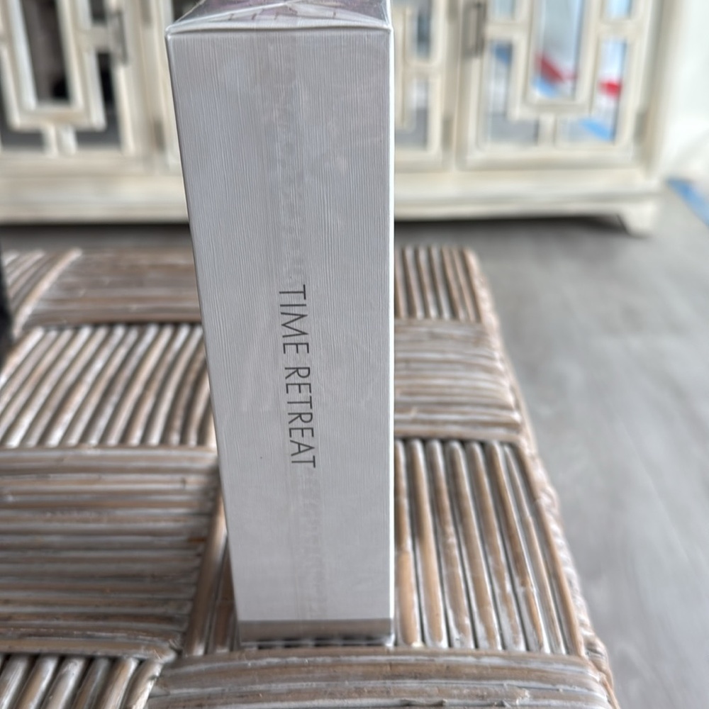 Eve Lom Time Retreat Radiance Essence - White - Picture 5 of 7